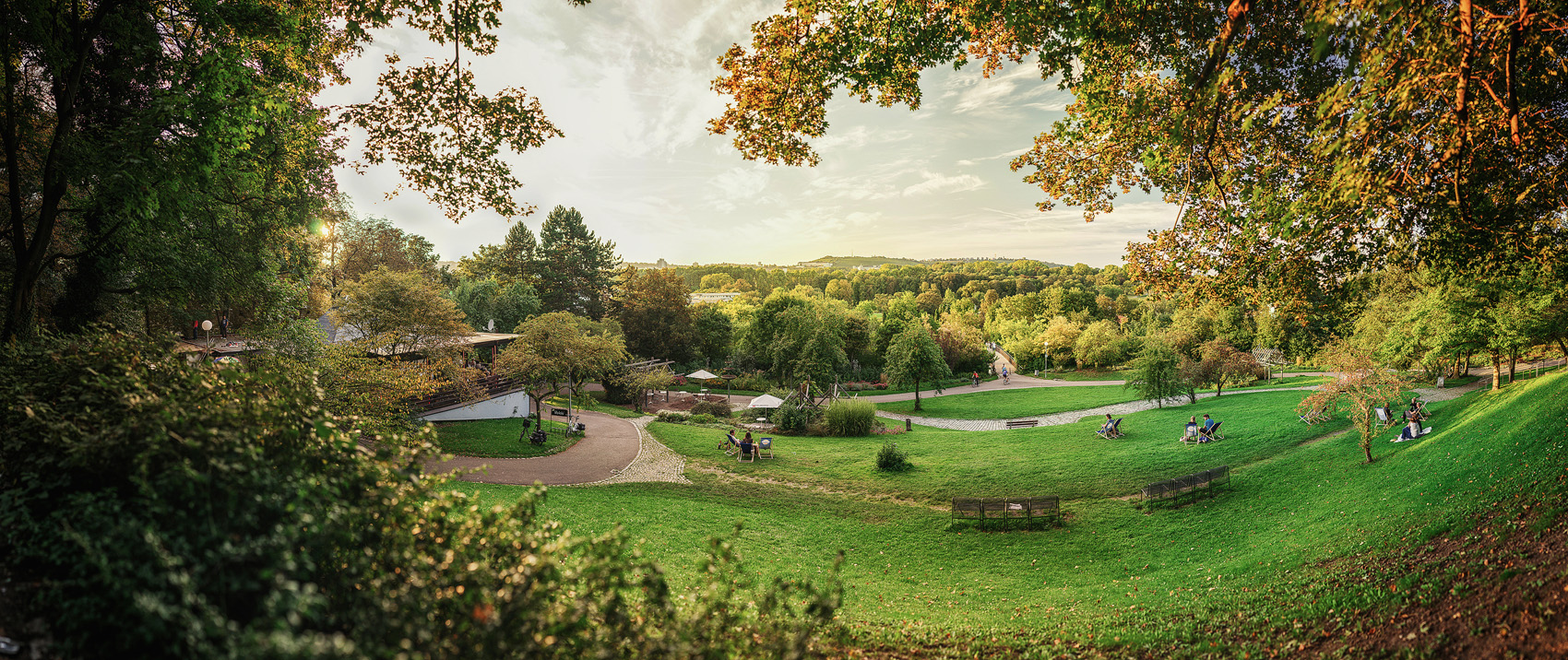 Landschaft und Park rund um das buschpilot